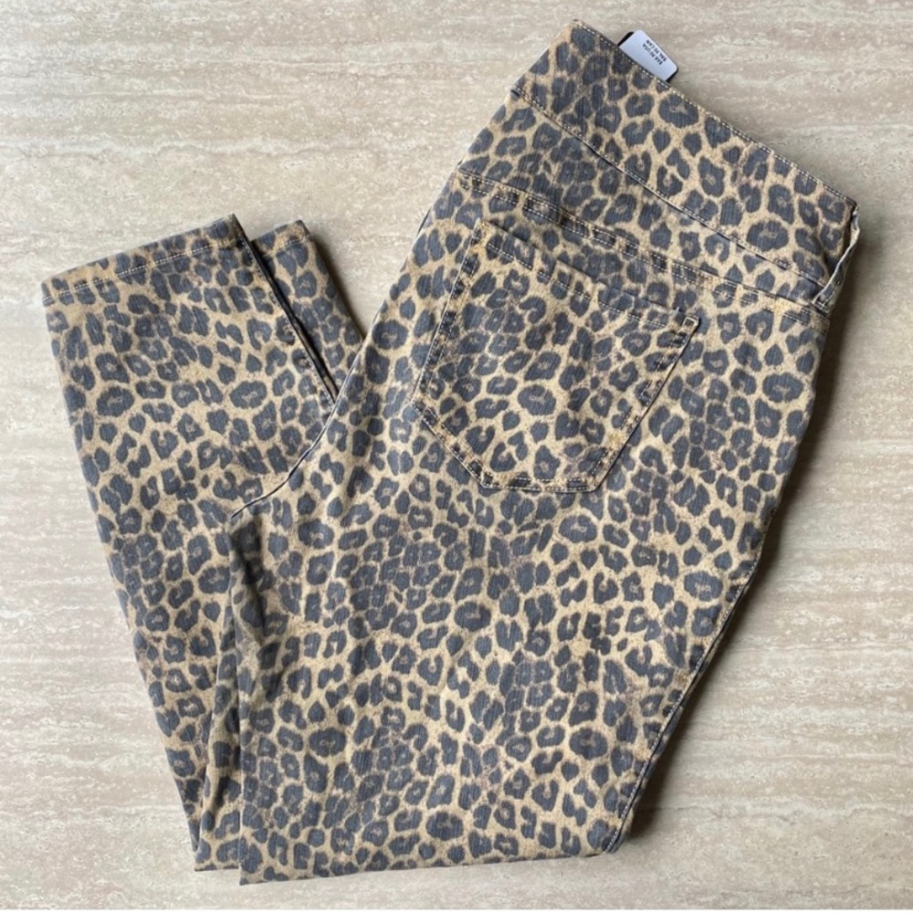 Torrid NWOT Leopard Denim Jegging